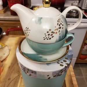 Addison tea pot Pinkys Up brand